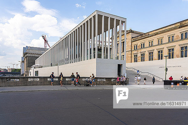 James-Simon-Galerie und Pergamonmuseum auf der Museumsinsel  UNESCO-Weltkulturerbe  Berlin  Deutschland  Europa