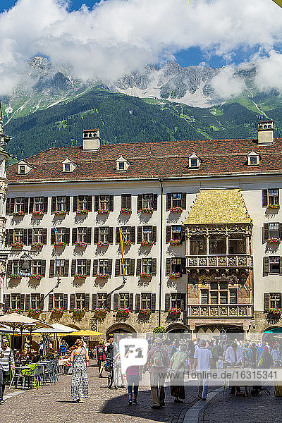 Goldenes Dach (Goldenes Dachl) Balkon  Altstadt  Innsbruck  Tirol  Österreich  Europa