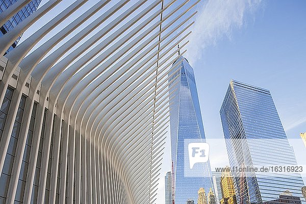 U-Bahnhof World Trade Center  Architekt Santiago Calatrava  Architektur  Verkehr  Transit  Gebäude  Hochhäuser  Wolkenkratzer  Ground Zero  New York  Amerika  Vereinigte Staten  USA  Nordamerika