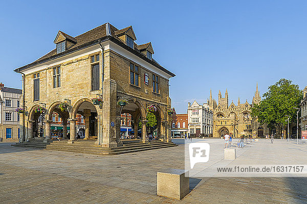 Ansicht des Gildenhauses auf dem Stadtplatz  Peterborough  Northamptonshire  England  Vereinigtes Königreich  Europa