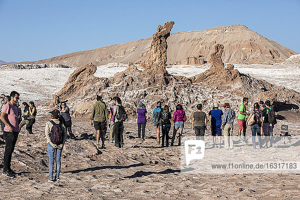 Die Steinformation Tres Marias  Valle de le Luna  Nationalreservat Los Flamencos  Region Antofagasta  Chile  Südamerika