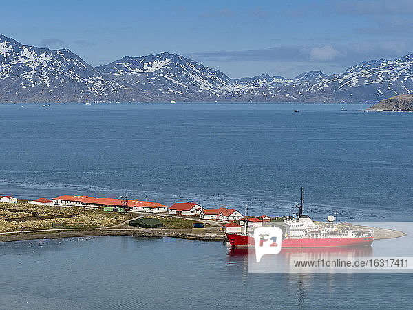 Forschungsschiff des British Antarctic Survey am King Edward Point in der East Cumberland Bay  Südgeorgien  Polarregionen