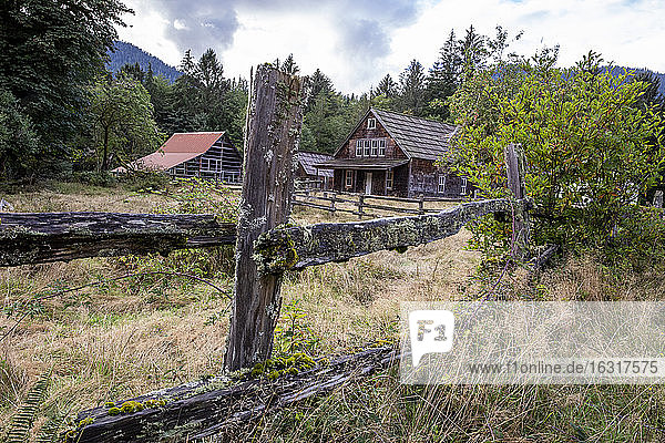 Gebäude aus dem Kestner Homestead  Quinault-Regenwald  Olympia-Nationalpark  UNESCO-Weltkulturerbe  Bundesstaat Washington  Vereinigte Staaten von Amerika  Nordamerika