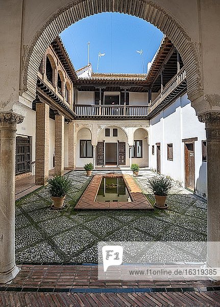 Innenhof, Casa Morisca de la calle Horno de Oro, altes maurisches Haus mit Innenhof und Brunnen, Granada, Andalusien, Spanien, Europa