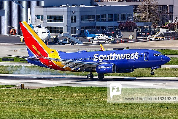 San Jose  Vereinigte Staaten  10. April 2019: Ein Boeing 737-700 Flugzeug der Southwest Airlines mit dem Kennzeichen N7723E auf dem Flughafen San Jose (SJC) in den Vereinigten Staaten