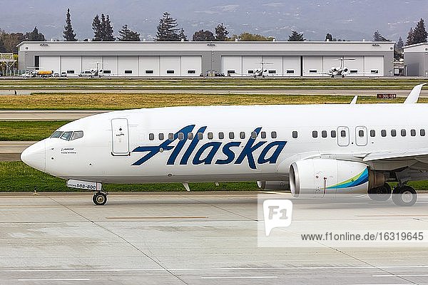 San Jose  Vereinigte Staaten  11. April 2019: Ein Boeing 737-800 Flugzeug der Alaska Airlines mit dem Kennzeichen N508AS auf dem Flughafen San Jose (SJC) in den Vereinigten Staaten