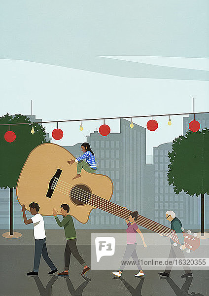 Gemeinschaft trägt große Gitarre in die Stadt