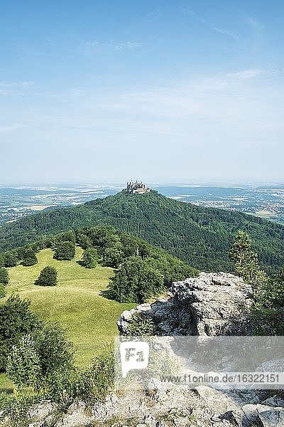 Deutschland  Baden-Württemberg  Zollernalbkreis  Blick zur Burg Hohenzollern