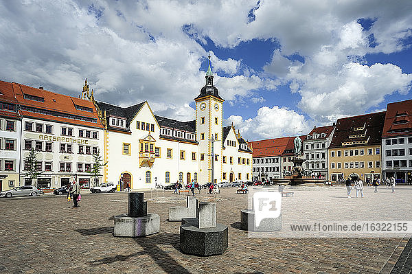 Deutschland  Freiberg  Oberer Markt mit Rathaus