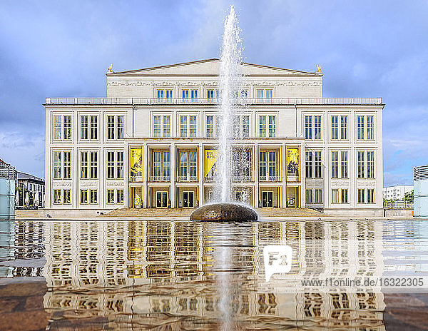 Deutschland  Leipzig  Blick auf das Opernhaus am Augustusplatz