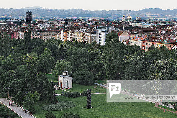 Bulgarien  Sofia  Stadtansicht  Blick vom Nationalen Kulturpalast zum Park