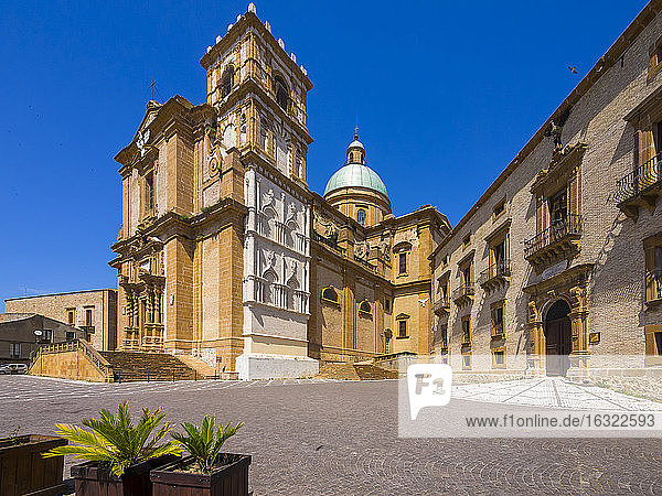 Italien  Sizilien  Provinz Enna  Piazza Armerina  Kathedrale Maria Santissima Assunta an der Piazza Duomo