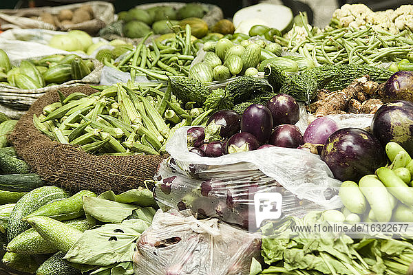 Indien  Dehli  Gemüse am Marktstand