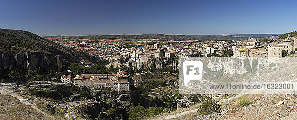 Spanien  Kastilien-La Mancha  Blick auf Cuenca  Panorama