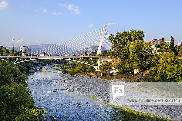 Montenegro  Podgorica  Fluss Moraca  Millennium-Brücke