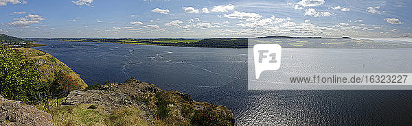 Vereinigtes Königreich  Schottland  West Dunbartonshire  Dumbarton  Firth of Clyde an der Mündung des Leven