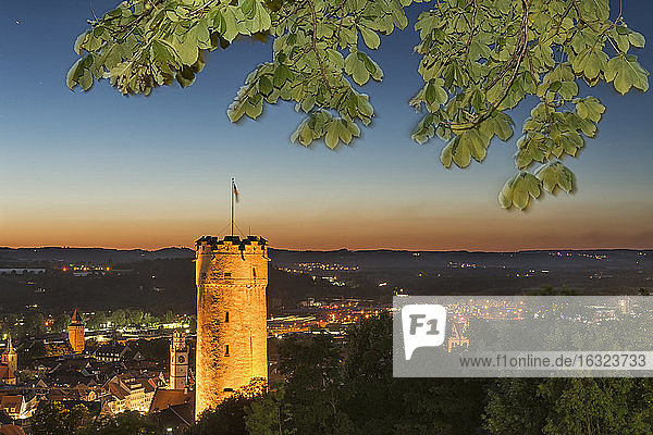 Deutschland  Baden-Württemberg  Ravensburg  Stadtturm Mehlsack und Blaserturm bei Nacht