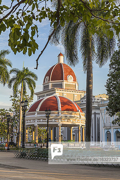 Kuba  Cienfuegos  Blick auf den Pavillon Glorieta im Jose Marti Park