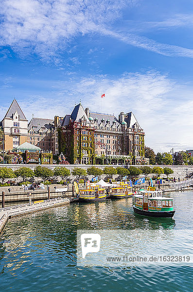 Kanada  British Columbia  Vancouver Island  Victoria  Hafen  Hafenfähren  Wassertaxis  Fairmont Empress Hotel