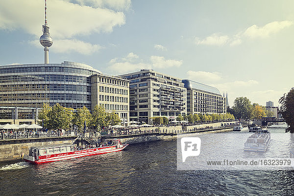 Germany  Berlin  view to waterfront promenade at Spree River
