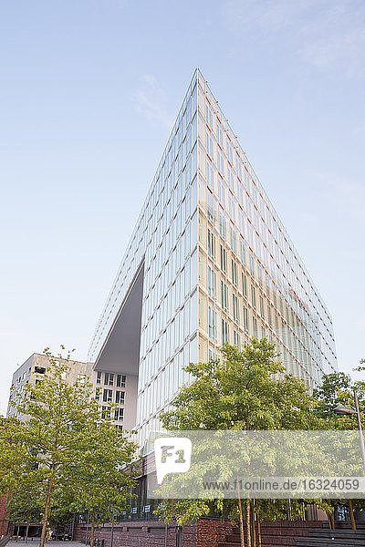 Germany  Hamburg  view to modern office building 'Ericusspitze'