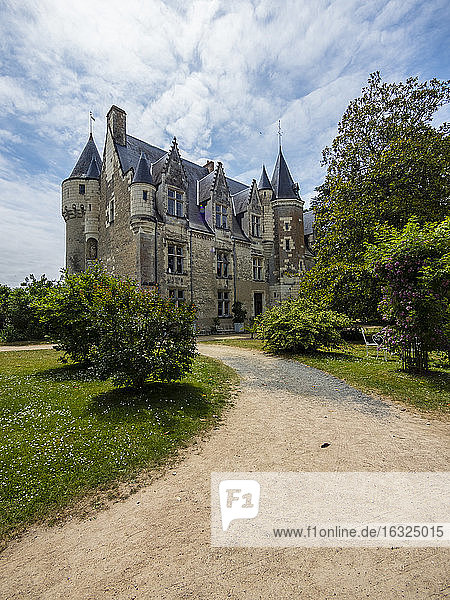Frankreich  Montresor  Blick auf das Schloss Montresor