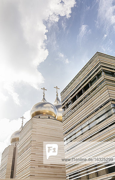 Frankreich  Paris  Blick auf eine moderne Kirche