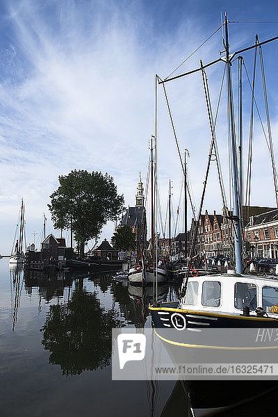 Niederlande  Ijsselmeer  Hoorn  Schiffe im Hafen