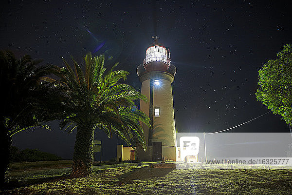 Südafrika  Kapstadt  Robben Island  Leuchtturm bei Nacht