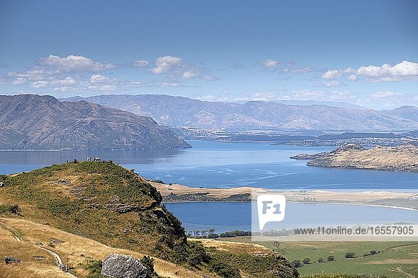 Glendhu Bay   Lake Wanaka und die umliegenden Hügel um Wanaka  Otago  Südinsel  Neuseeland