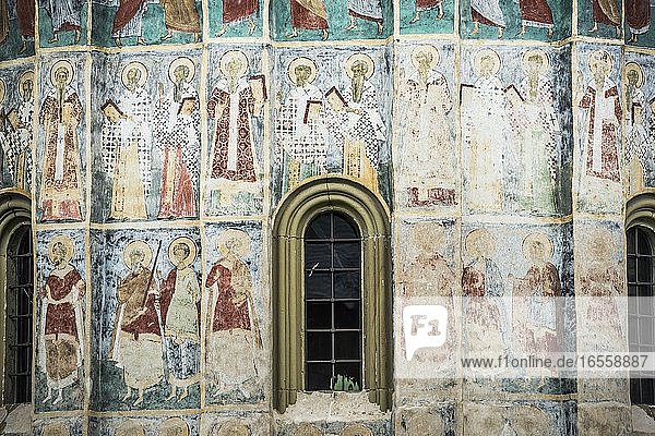 Wandmalereien im Kloster Sucevita  einer gotischen Kirche  die in die UNESCO-Liste der bemalten Kirchen der nördlichen Moldau aufgenommen wurde  Bukowina  Rumänien
