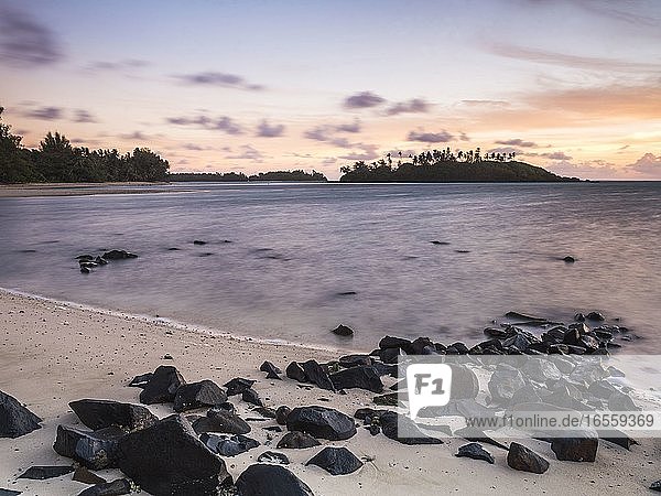 Sonnenaufgang am Muri Beach und auf der tropischen Insel Motu Taakoka  Rarotonga  Cookinseln