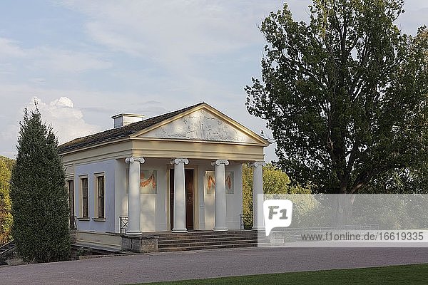 Römisches Haus  klassizistischer Bau mit antikem Portikus  Park an der Ilm  Weimar  Thüringen  Deutschland  Europa