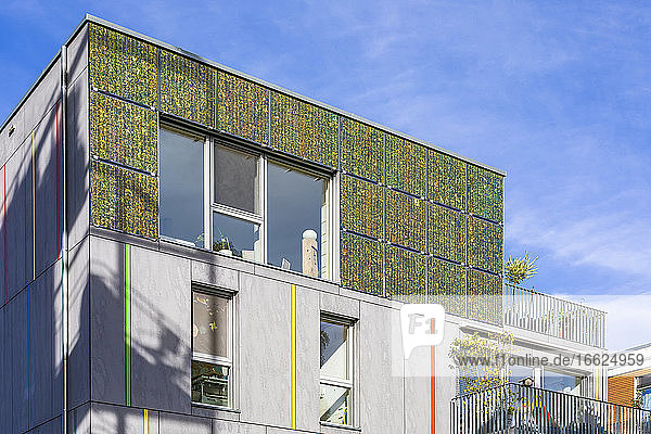 Deutschland  Baden-Württemberg  Tubingen  Modernes energieeffizientes Mehrfamilienhaus im Stadtteil Lustnau