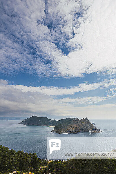 Idyllic shot of islands on sea against sky  Cíes Islands  Vigo  Pontevedra Province  Galicia  Spain