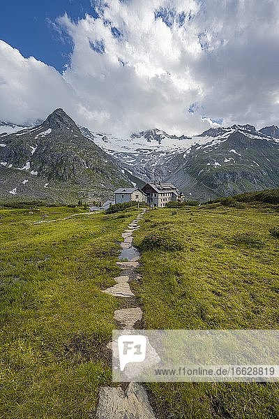 Weg zur Berliner Hütte am Berliner Höhenweg  Berggipfel Steinmandl  Gletscher Waxeggkees und Hornkees  Zillertaler Alpen  Zillertal  Tirol  Österreich  Europa