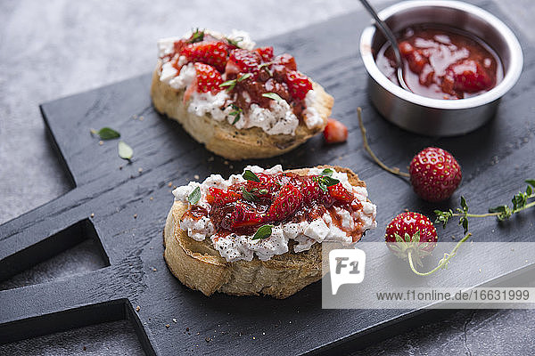 Toasted bread with vegan cottage cheese and strawberry chili chutney