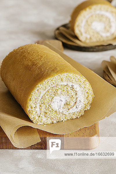 Vanilla roll cake with cream cheese