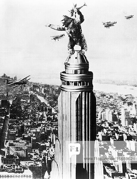 New York  New York  1933
King Kong kämpft in dieser Szene aus dem Filmklassiker King Kong auf dem Empire State Building gegen Doppeldecker.