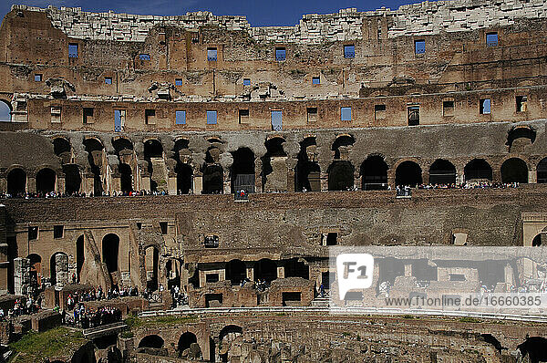 Italien  Rom. Flavisches Amphitheater oder Kolosseum. Römische Periode. Erbaut 70-80 n. Chr. Flavische Dynastie. Innenraum.