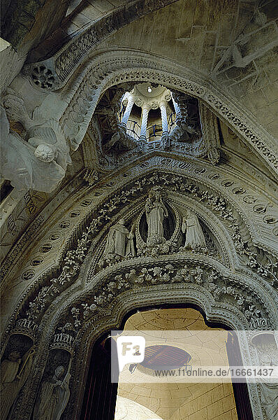 Spanien. Katalonien. Barcelona. Basilika und Sühnekirche der Heiligen Familie. Architekt  Antonio Gaudi (1852-1926). Stil des Modernismus. Architektonisches Detail.
