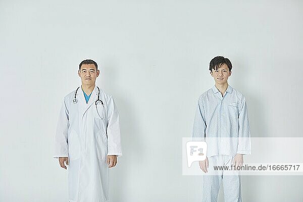Japanischer Arzt und Patient