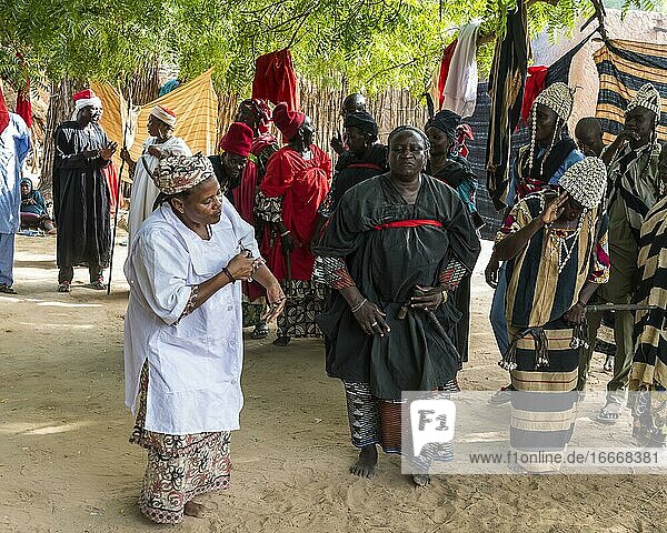 Frauen tanzen in Ekstase  Voodoo-Zeremonie in Dogondoutchi  Niger  Afrika