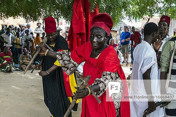 Frauen tanzen  Voodoo-Zeremonie in Dogondoutchi  Niger  Afrika