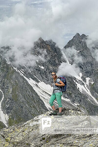 Hiker on the Lapenscharte  behind mountain tops  Berliner Höhenweg  Zillertaler Alps  Zillertal  Tyrol  Austria  Europe