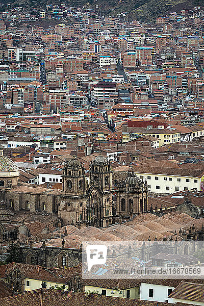 Luftaufnahme der Kirche der Gesellschaft Jesu und der Kathedrale von Cusco  Cusco  Peru