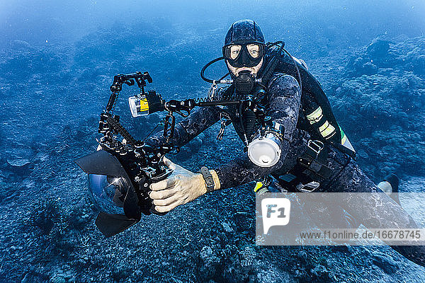 Unterwasserfotograf am Großen Barriere-Riff