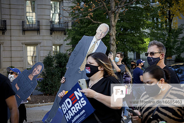 Biden-Anhänger feiern seinen Sieg vor dem Weißen Haus am 7. November.