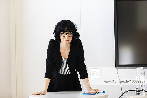 weibliche Führungskraft in einem Büro