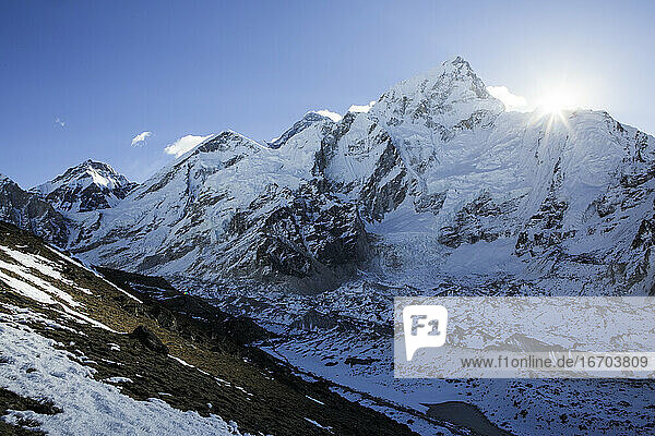 Berge in der Nähe des Everest-Basislagers im Khumbu-Tal in Nepal